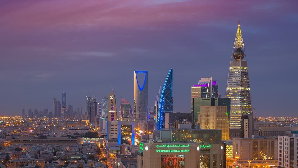 الباص من أبوظبي إلى الرياض