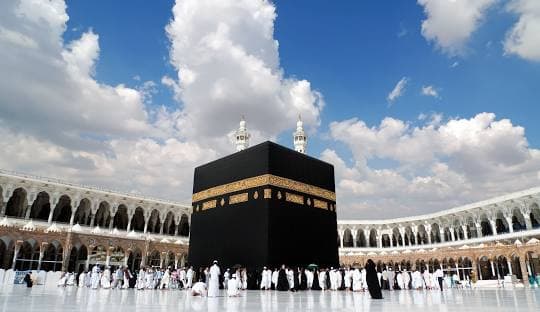 How to Travel from the UAE to Makkah by Bus: Routes, Travel Time, Packing List & Essential Tips